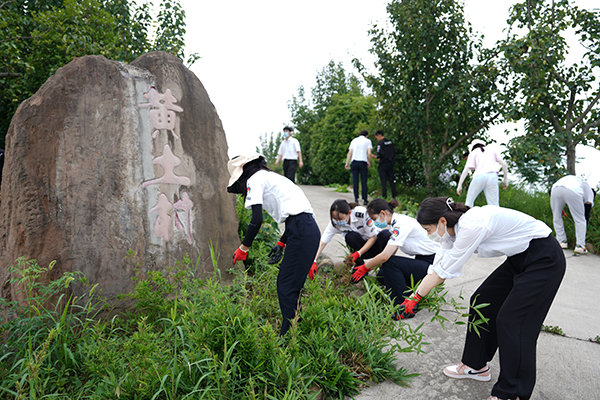 “助力鄉(xiāng)村振興，踐行艱苦奮斗” 將新員工黨性教育活動搬到對口幫扶村2.jpg